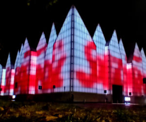 Rocznica Sierpnia '80 w Szczecinie. Filharmonia z wyjątkową iluminacją 