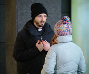 Na Wspólnej odc. 3249. Ksiądz Olek (Jan Hussakowski), Anastazja (Karolina Bacia) 