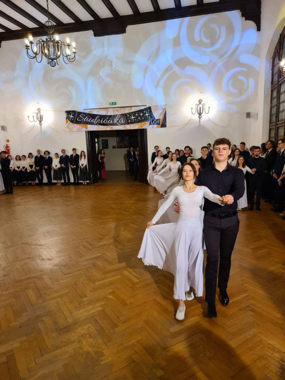 Studniówka I Liceum Ogólnokształcącego im. Adama Mickiewicza w Olsztynie [ZDJĘCIA]