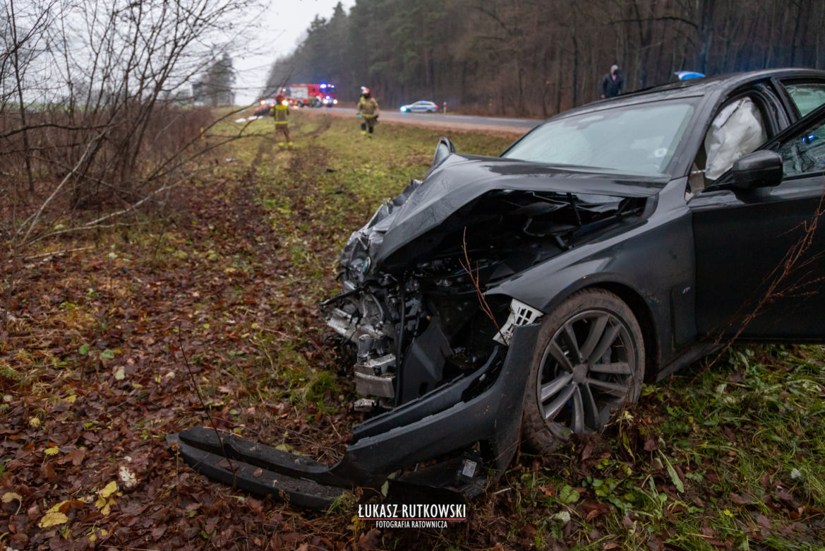 Skoda rozpadła się na części. Koszmarny wypadek w Knyszynie. Dwie osoby zginęły na miejscu