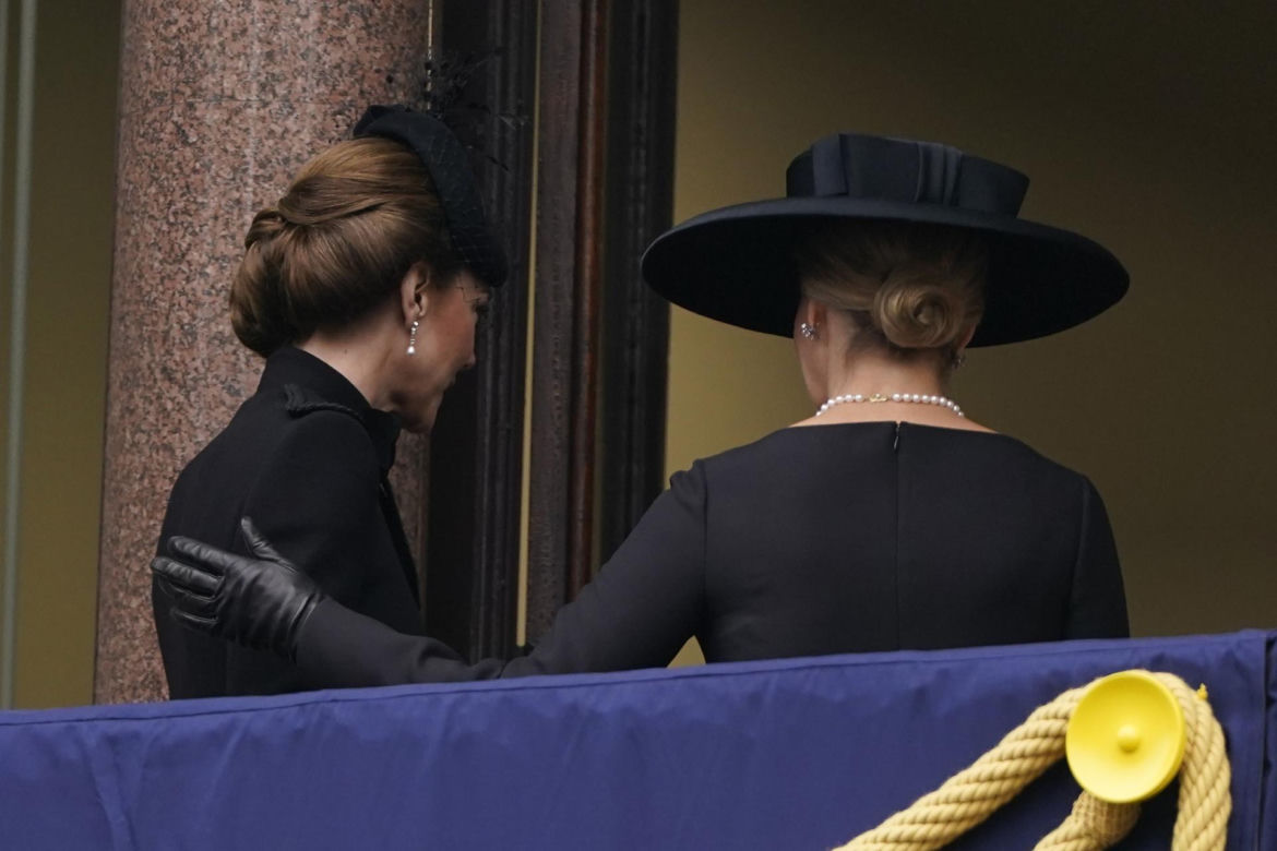 Księżna Kate pokazała się cała w czerni. Posypały się komentarze