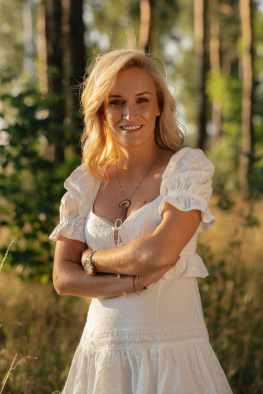 Piękna blondynka z "Rolnika..."