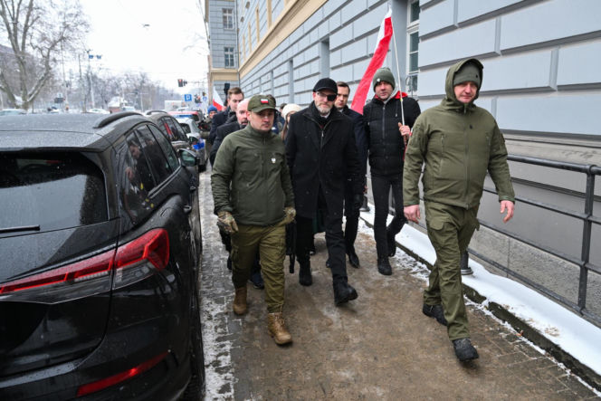 Grzegorz Braun pojawił się w prokuraturze. Nie otrzymał żadnych zarzutów