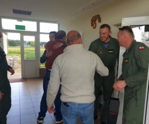 Uratowani żeglarze podziękowali pilotom