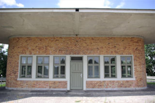 To były stacje benzynowe dla nielicznych, którzy posiadali samochody. Modernistyczne obiekty Fürstenwalde trzymają linię i klasę do dzisiaj