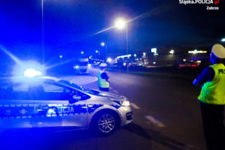 Nielegalne wyścigi samochodowe w Zabrzu przerwane przez policję. Posypały się mandaty