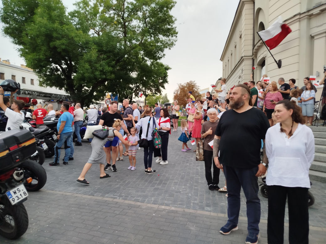 „Cześć i chwała bohaterom!”. Siedlczanie spotkali się w centrum miasta, by uczcić 82. rocznicę wybuchu Powstania Warszawskiego