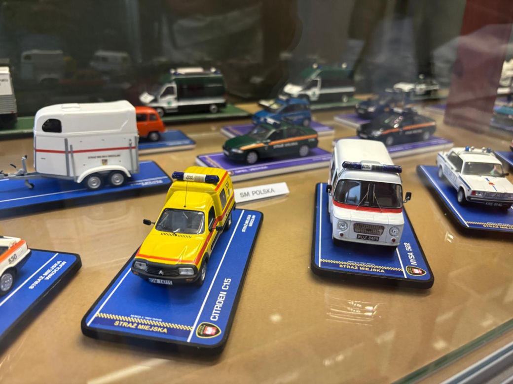 Miniaturowe samochody w Miasteczku Galicyjskim w Nowym Sączu