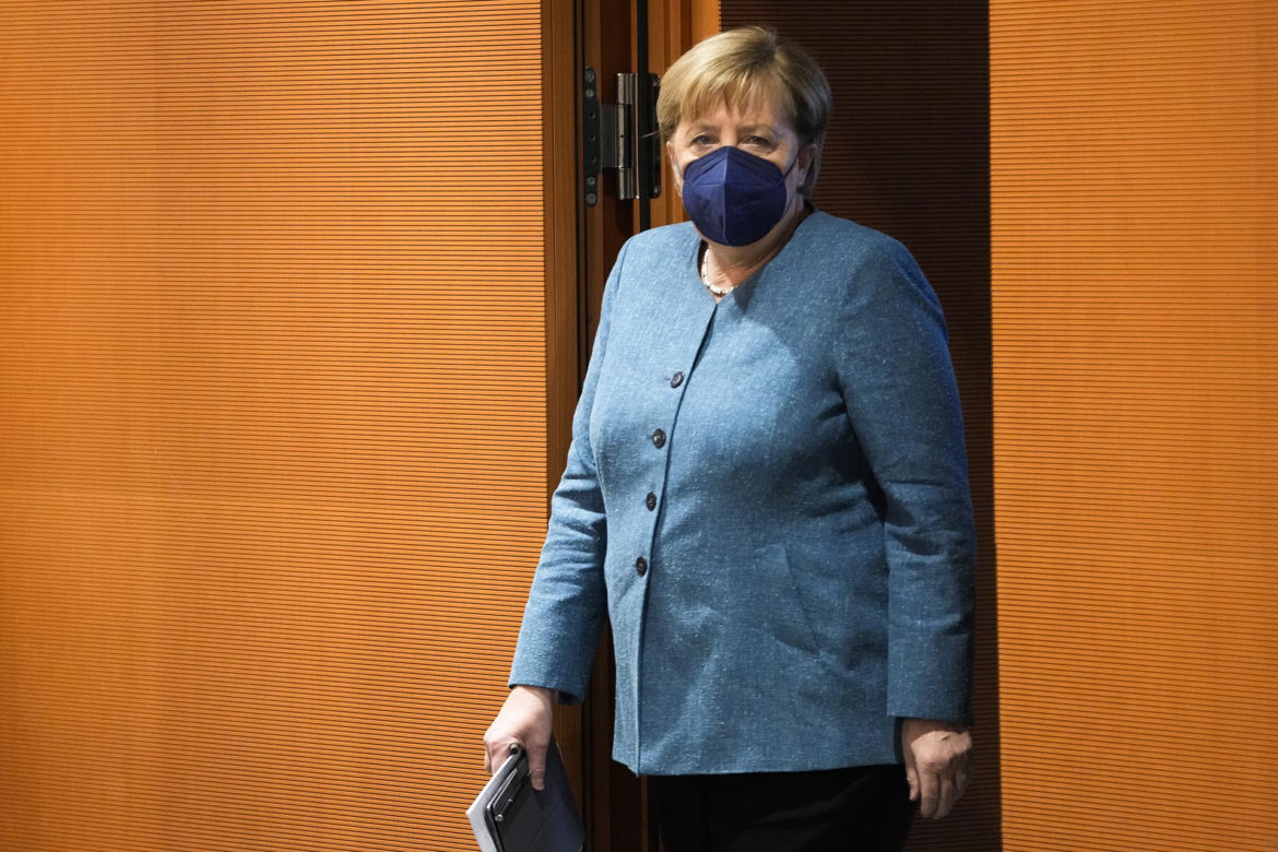 Merkel obsiadły papugi