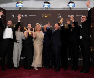 Pamela znów jest blondynką! Zobacz kreacje ze Złotych Globów