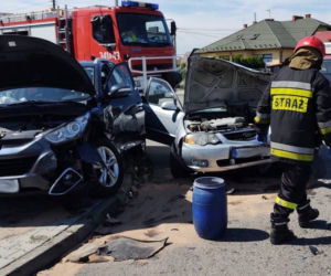 Nowy Sącz. Wypadek na ul. Tarnowskiej. Dzieci wśród poszkodowanych, trzy osoby w szpitalu [ZDJĘCIA]