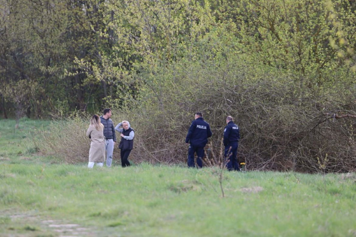 Rocznica tragedii zamieniła się w koszmar. Tajemniczy pakunek przerwał uroczystość