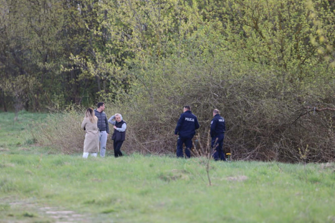 Rocznica tragedii zamieniła się w koszmar. Tajemniczy pakunek przerwał uroczystość