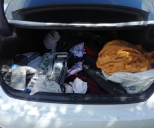 Staranował autem policjantów