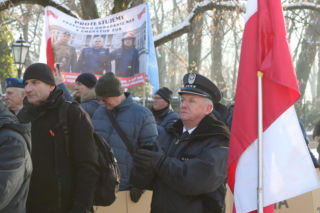 Protest mundurowych emerytów pod kancelarią premiera
