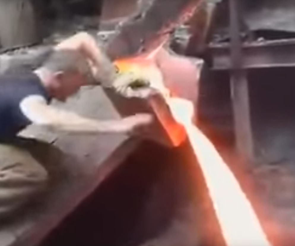 Włożyłrękę do rozgrzanego, ciekłego metalu