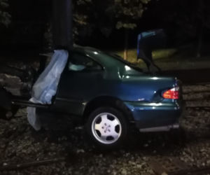 Tragedia w Toruniu. Kierowca UDERZYŁ W SŁUP TRAKCJI