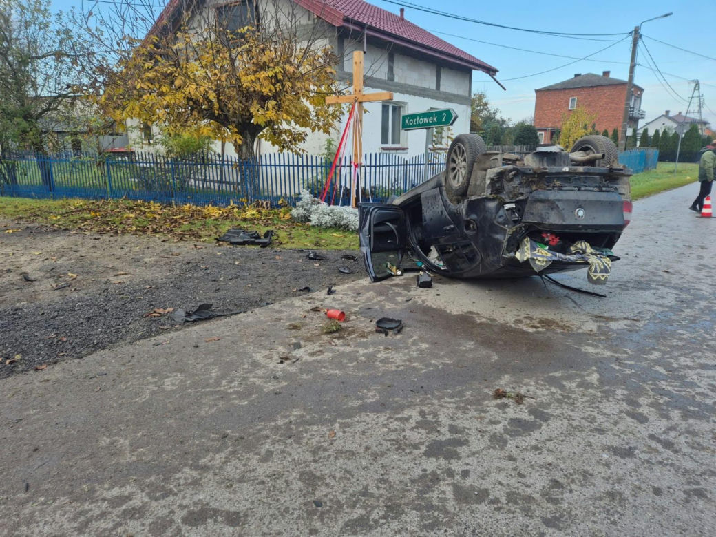 Nocny wypadek w Brzozowej. BMW wypadło z drogi
