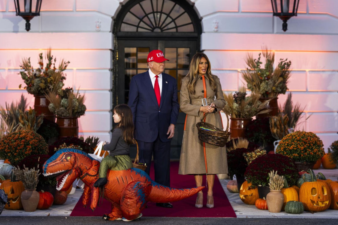 Tłumy na zabawie w Białym Domu. Tak Trump świętował Halloween EPA/JIM LO SCALZO