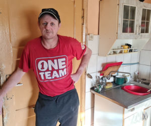 Miał porąbać drewno, ukradł mi rentę