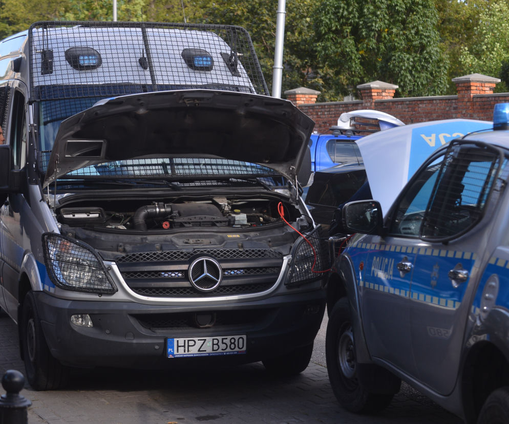 POLICJANCI ROZKRACZYLI SIĘ 