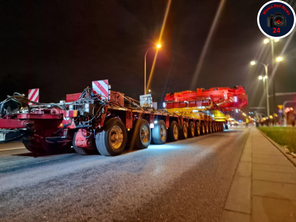 Gigantyczna tarcza w nocy przejechała przez Warszawę. Tak wyglądaj jej transport!