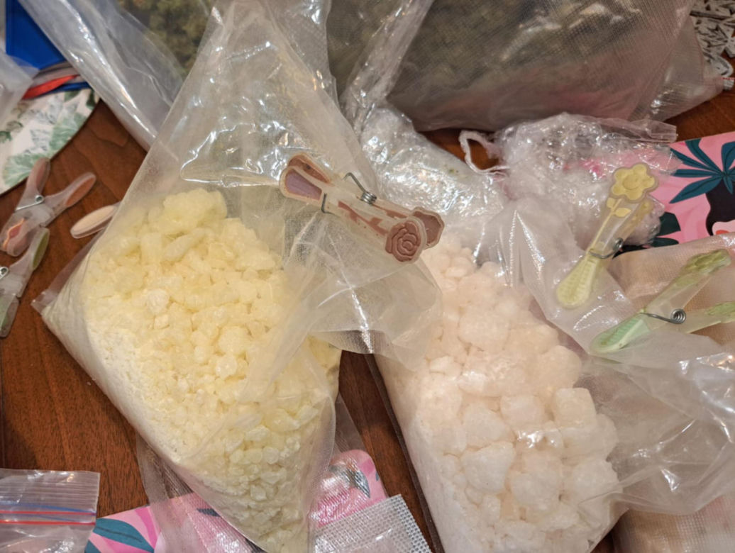 Syn ukrywał narkotyki u matki. Hurtowe ilości mefedronu i LSD trzymał w płatkach śniadaniowych