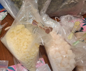 Syn ukrywał narkotyki u matki. Hurtowe ilości mefedronu i LSD trzymał w płatkach śniadaniowych