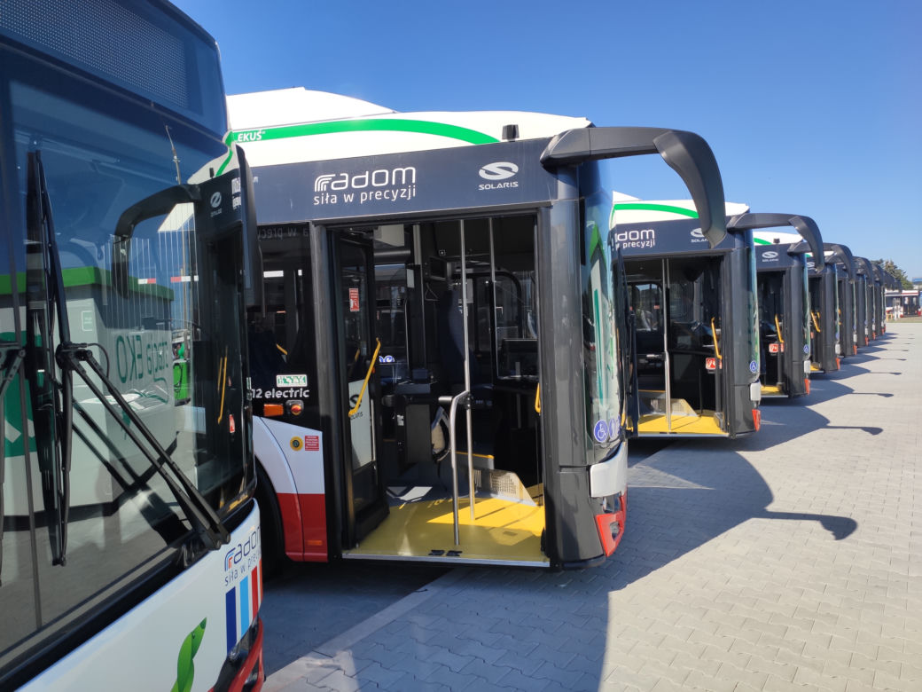 "Naprądek" i jego koledzy wyjadą jutro na drogi - Miasto odebrało elektryczne autobusy
