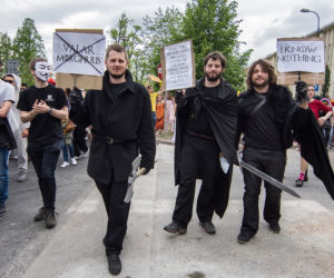 Korowód juwenaliowy na krakowski Rynek: Studenci świętują! [ZDJĘCIA]