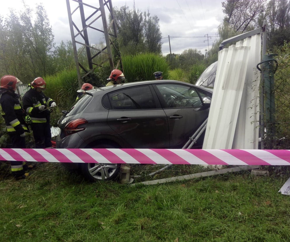 Zasłabł za kierownicą samochodu. Strażak uratował mu życie