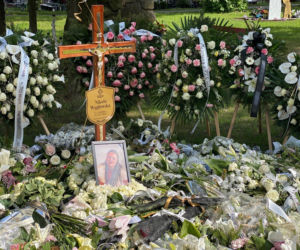 Grób Nikoli Węgłowskiej utonął w kwiatach