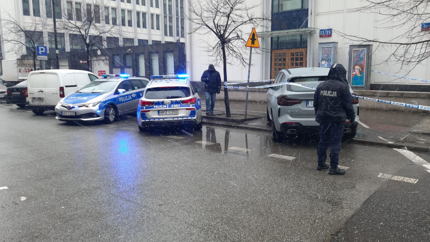 Zuchwały napad na bmw w centrum Warszawy! Wybili szybę, zabrali klejnoty warte fortunę