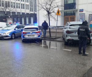 Zuchwały napad na bmw w centrum Warszawy! Wybili szybę, zabrali klejnoty warte fortunę