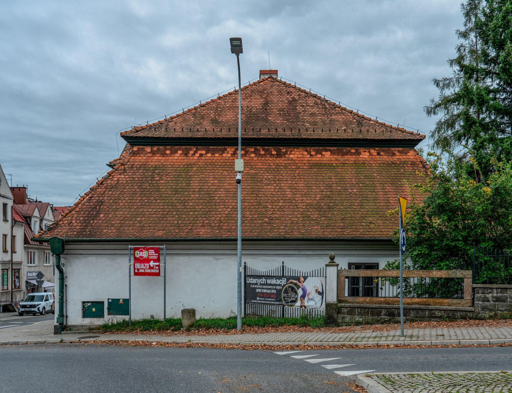 To największe miasto w Małopolsce bez kolei. Mieszkańcy wciąż czekają na pierwszy pociąg