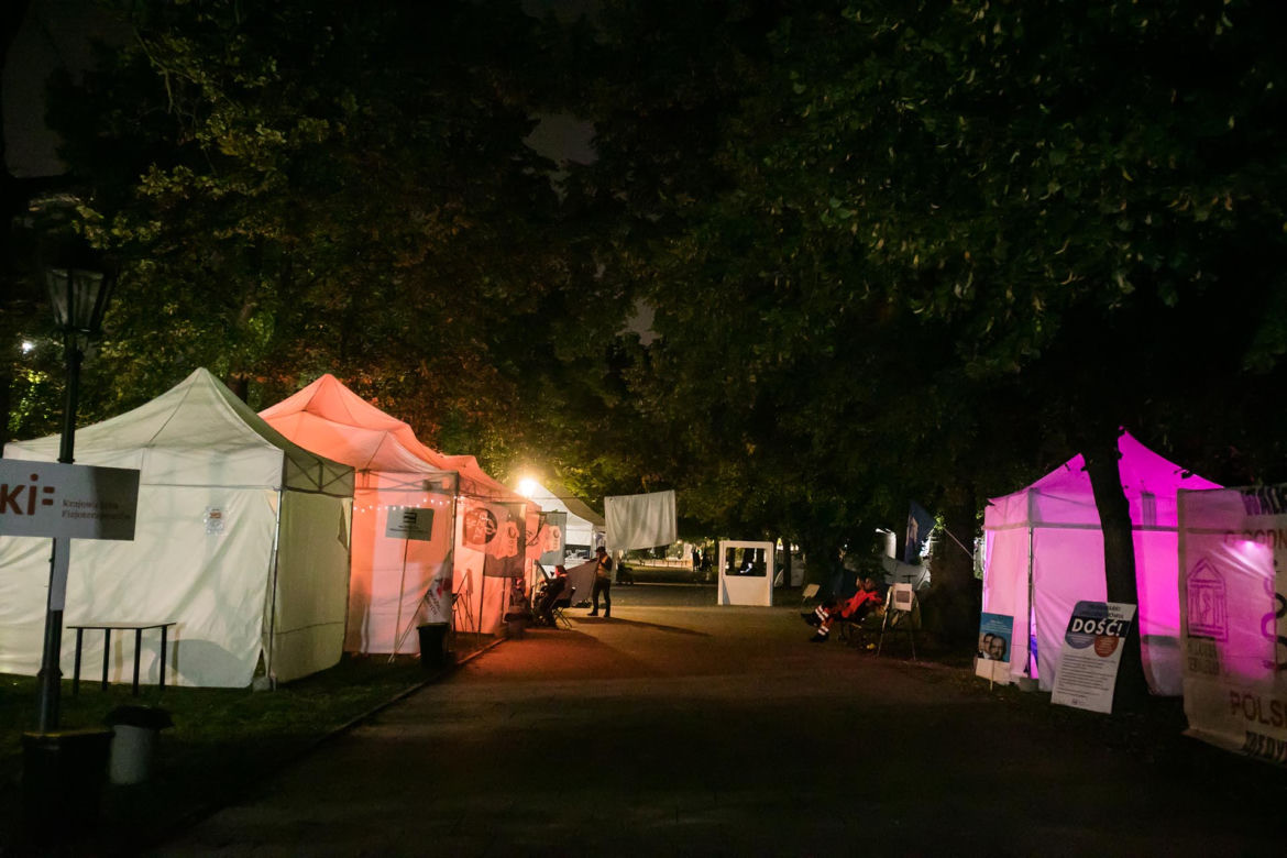 Ministrze! Zapraszamy do nas na noc