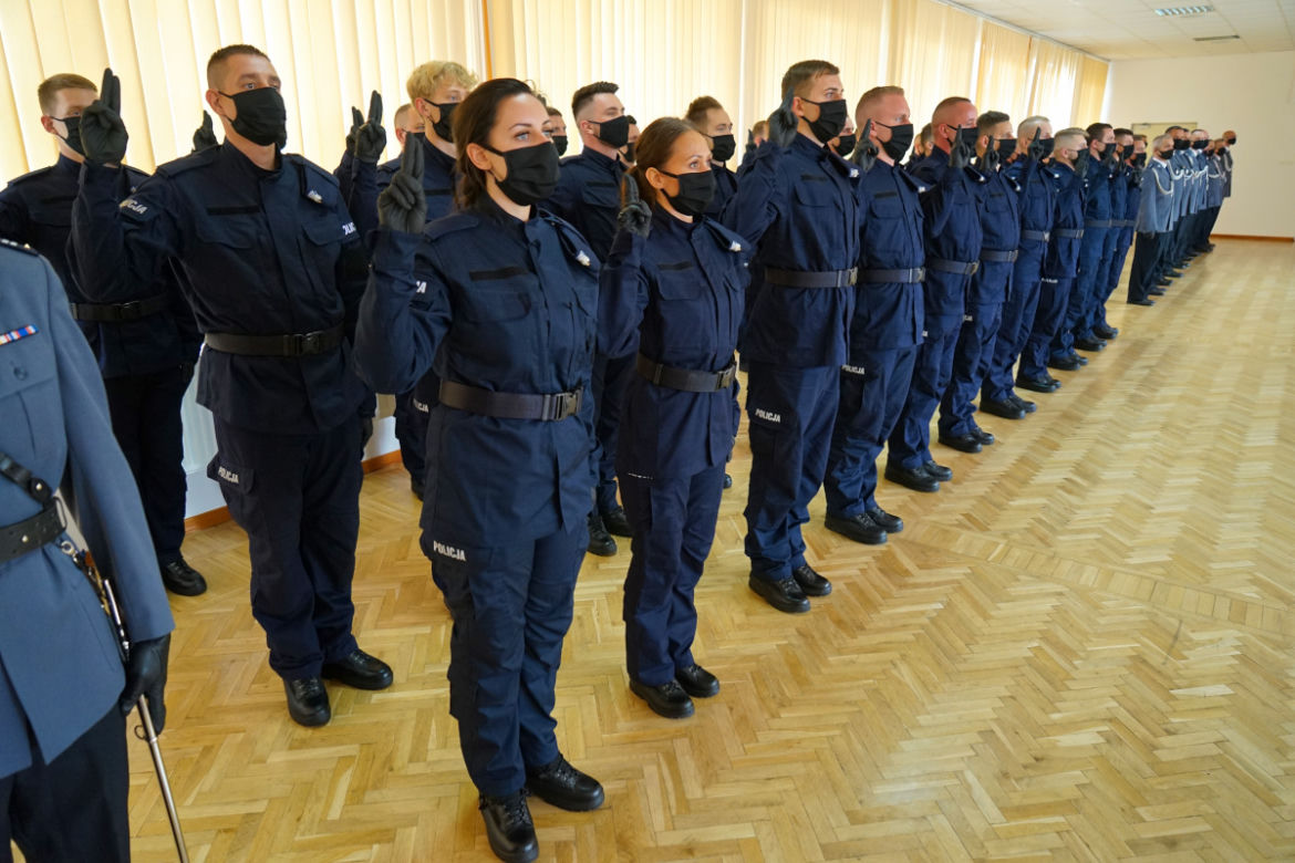 W województwie kujawsko-pomorskim ślubowanie złożyło 33 nowych policjantów