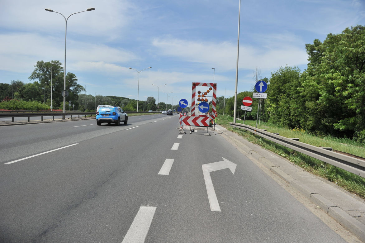 Naprawiają Wisłostradę. Nawierzchnia pękła, bo budują kolektor