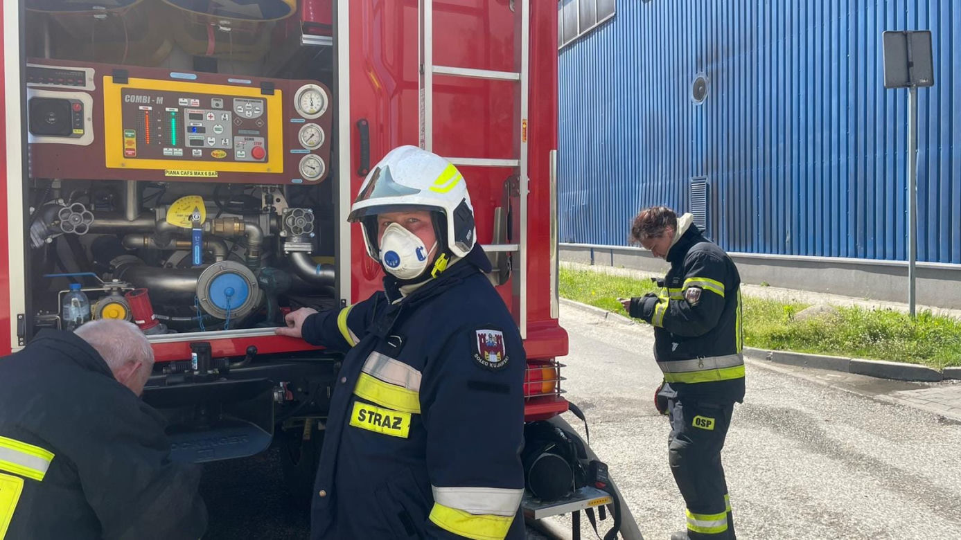 Gigantyczny pożar w Bydgoszczy! Na miejscu kilkanaście zastępów strażaków [ZDJĘCIA]