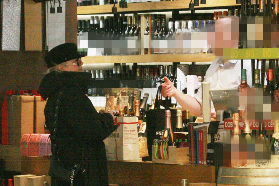 Katarzyna Figura ukrywa się w alkoholowym
