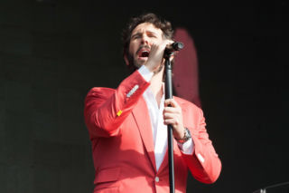 Josh Groban o chwili, gdy pod prysznicem musisz wybrać między Pearl Jam a operą