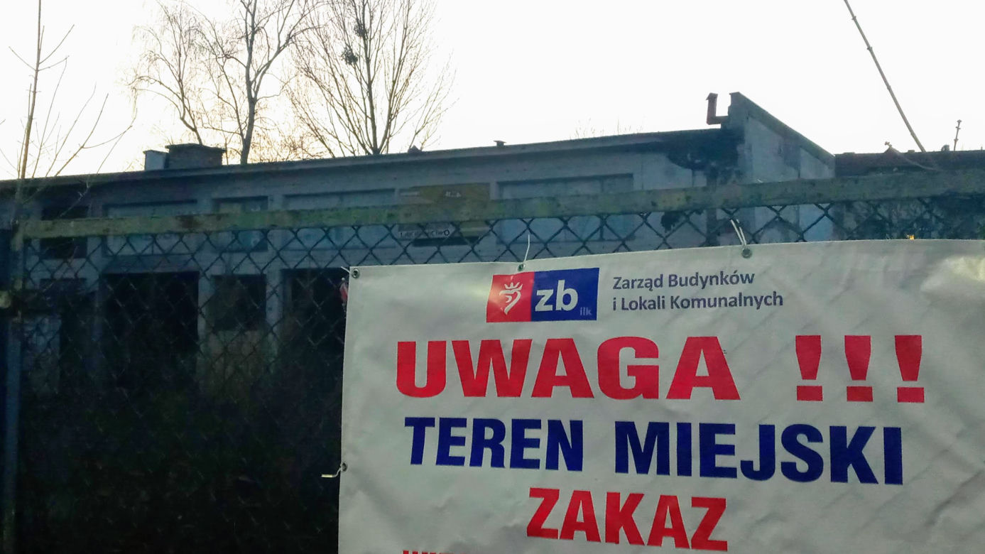 Niebezpieczny pustostan straszy w centrum Szczecina