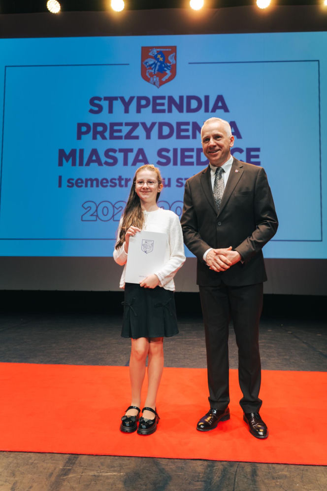 Najzdolniejsi uczniowie odebrali stypendia Prezydenta Miasta Siedlce