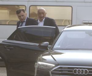 Wyjazd parlamentarzystów PiS na naradę do hotelu w Ożarowie Mazowieckim