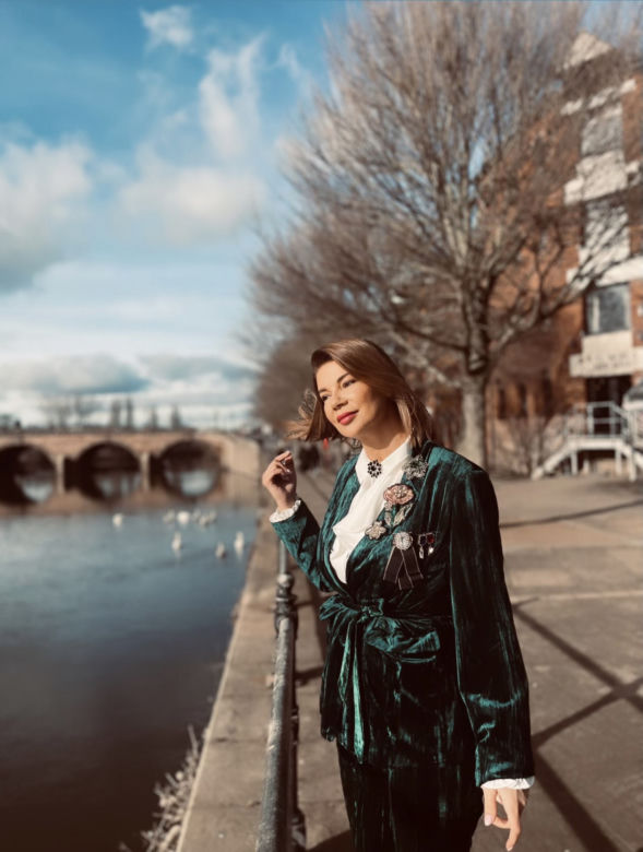 Edyta Górniak padła na kolana przed bohaterem