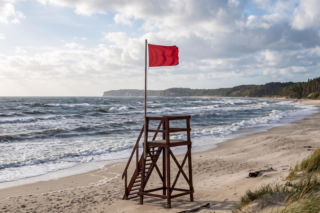 Sinice Jastrzębia Góra. Czy w Jastrzębiej Górze można się kąpać 14.07? Flaga, warunki pogodowe
