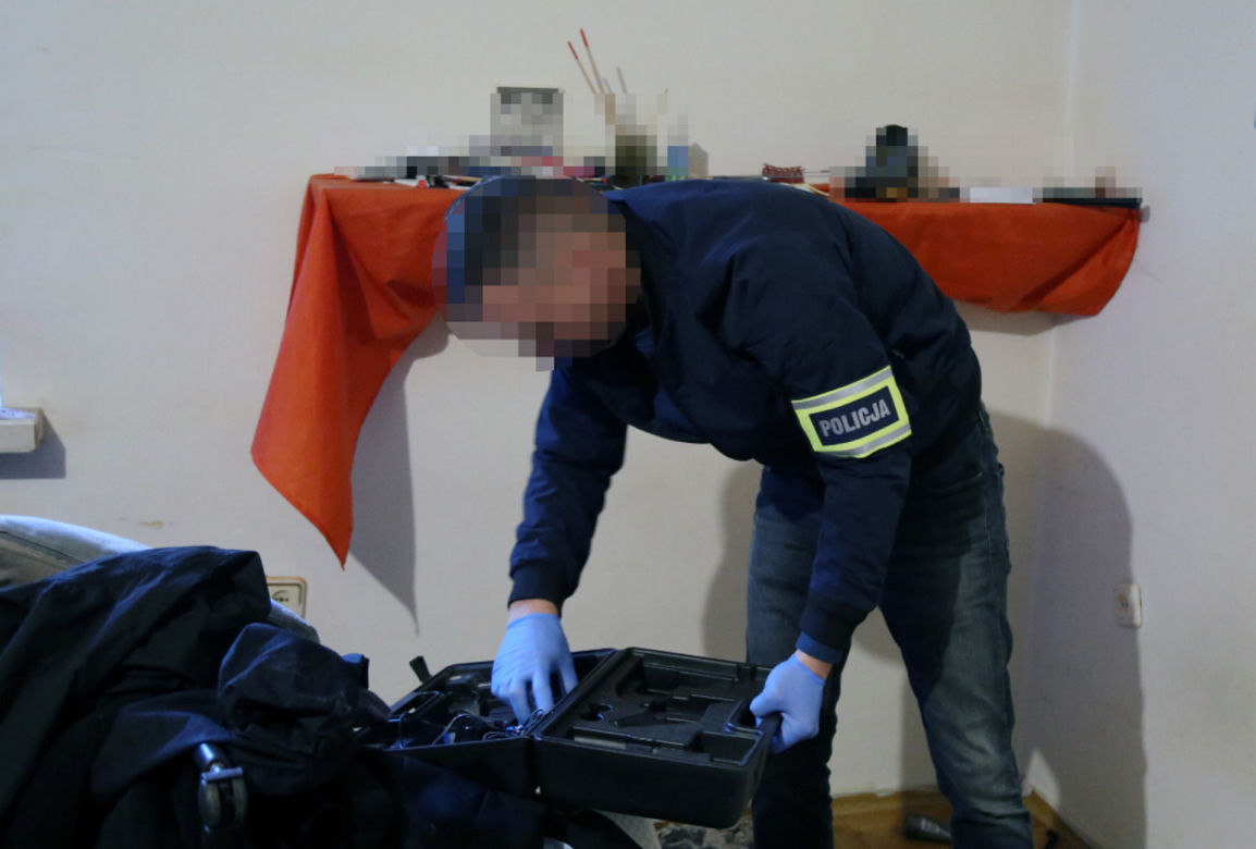 Policja zatrzymała poszukiwanego listem gończym 27-latka. To brat zabójcy z Nowego Światu?