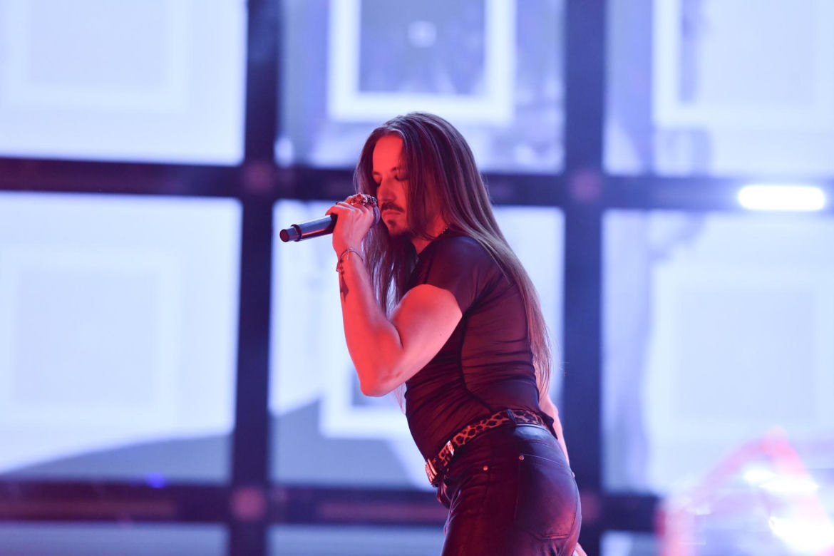 Michał Szpak przyłapany bez spodni za kulisami koncertu. Tego nie pokazali w TV!