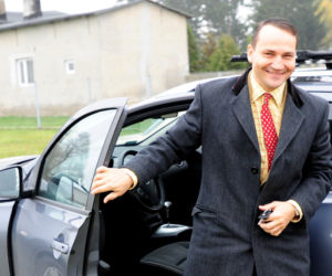 SIKORSKI SAM SIĘ POGRĄŻA