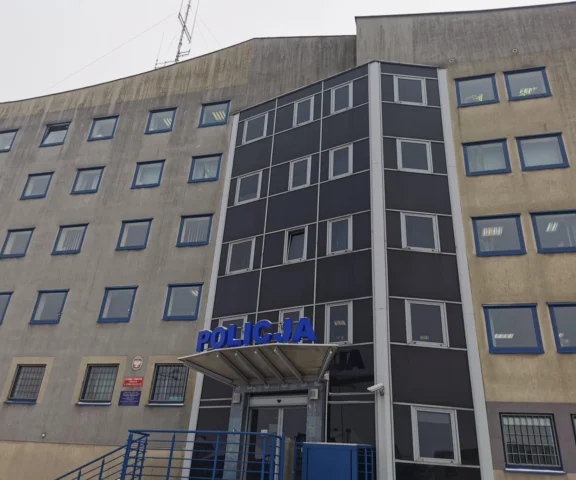 Ostrów. Śmierć na komendzie. Prokurator wyjaśnia sprawę